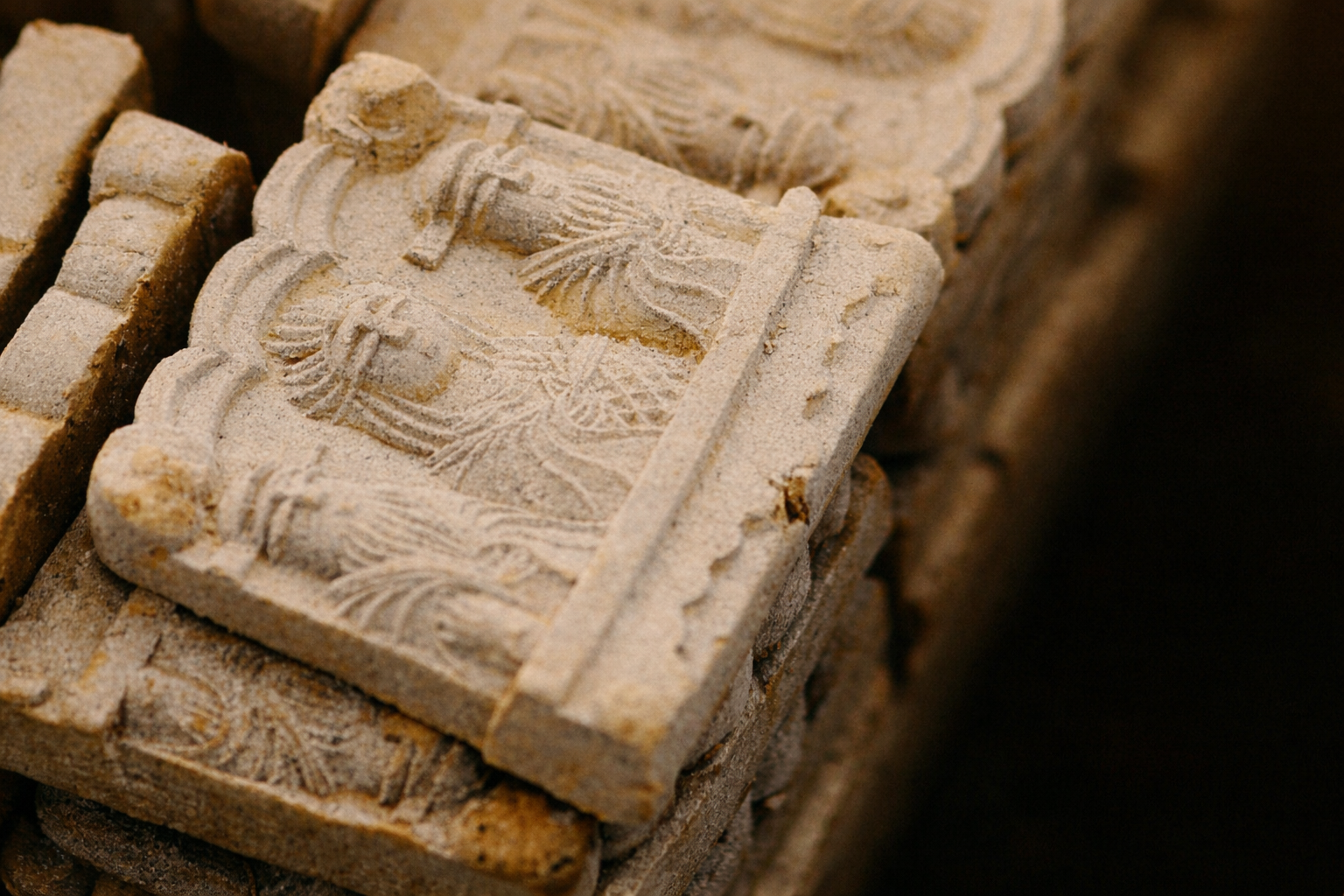 Hình ảnh ông Công ông Táo truyền thống trong văn hóa Tết Huế mang ý nghĩa tâm linh